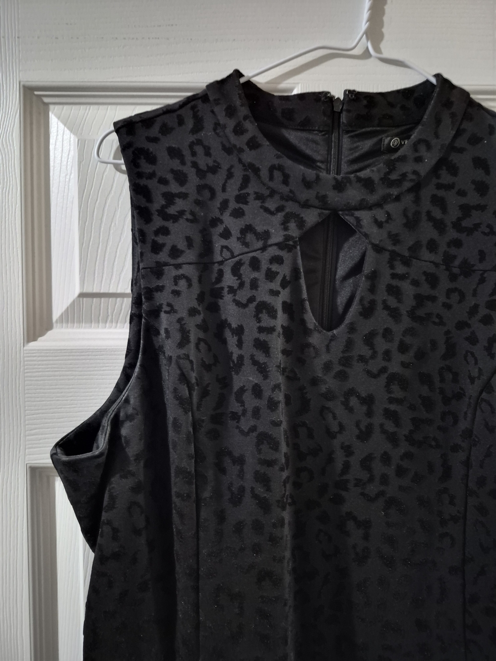 Versona Black Sleeveless Keyhole A-Line Dress - Picture 4 of 16